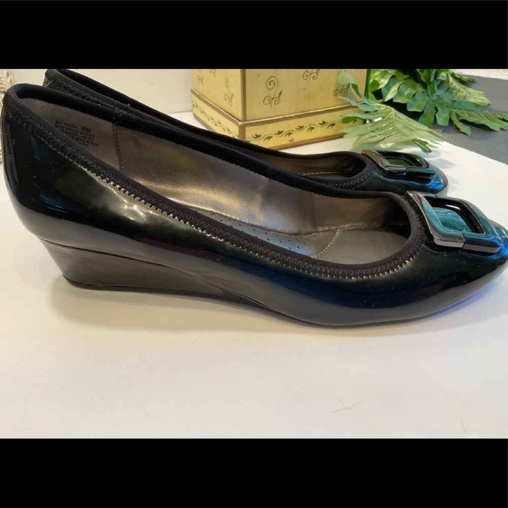 Bandolino B-Flexible 1 1/2” Wedge